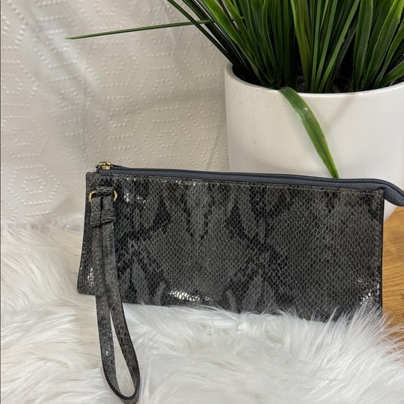 Perlina Leather Wristlet w/Free Perlina Wallet - Picture 4 of 6